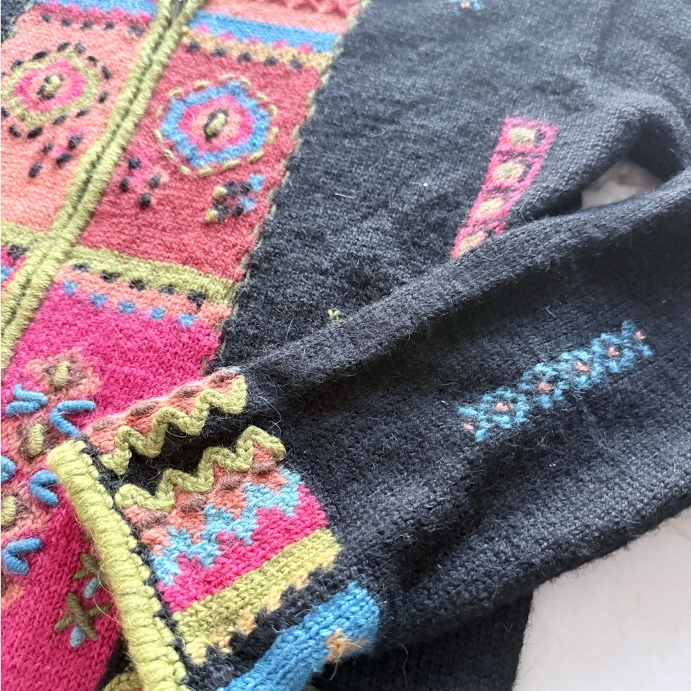 Colorful Patterned Women's Cardigan - Picture 5 of 7